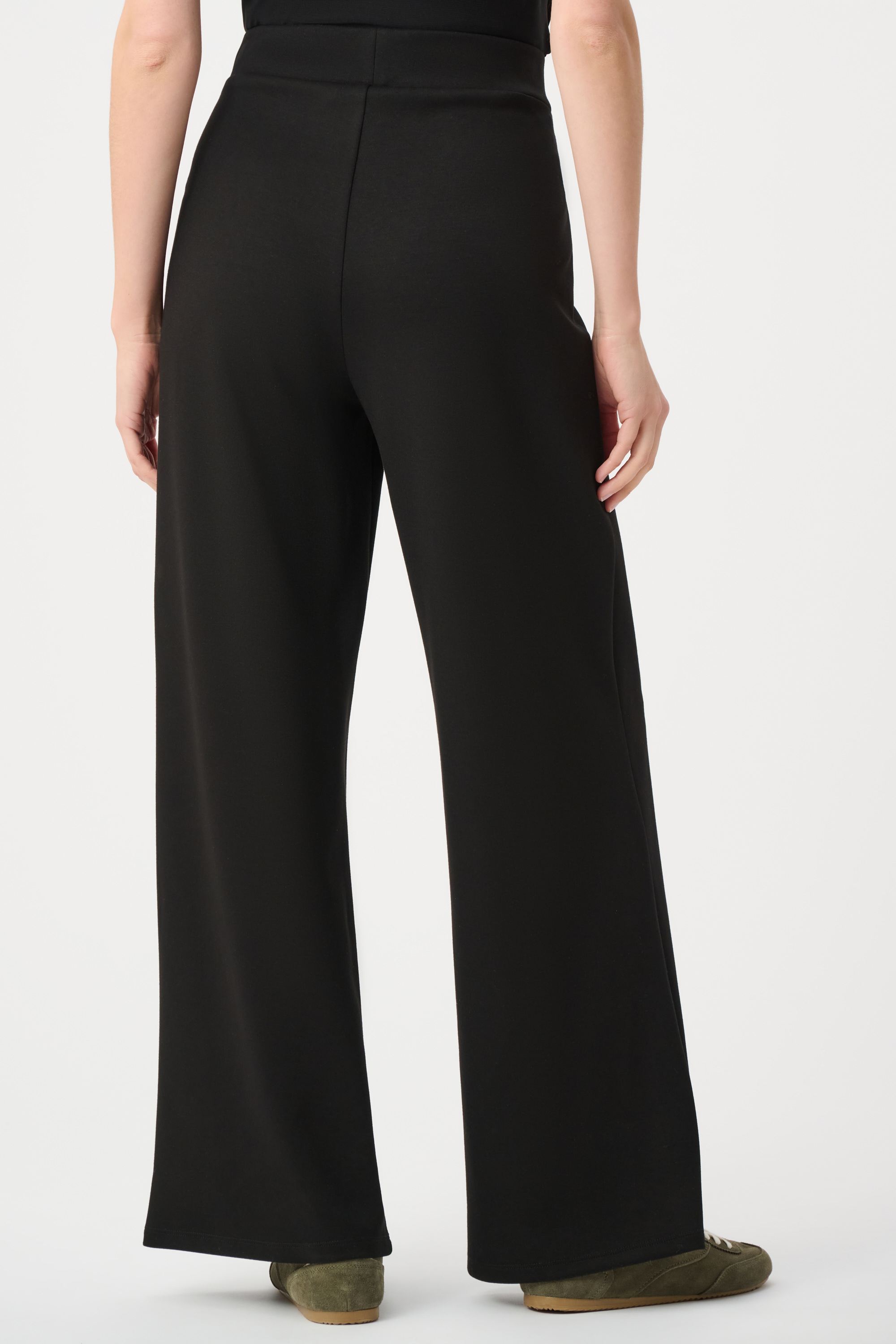 Pantalon large en scuba – JOSEPH RIBKOFF Pantalon large en scuba – JOSEPH RIBKOFF
