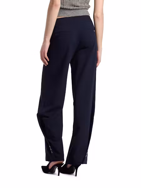 Pantalon plissé Larissa – GUESS Pantalon plissé Larissa – GUESS