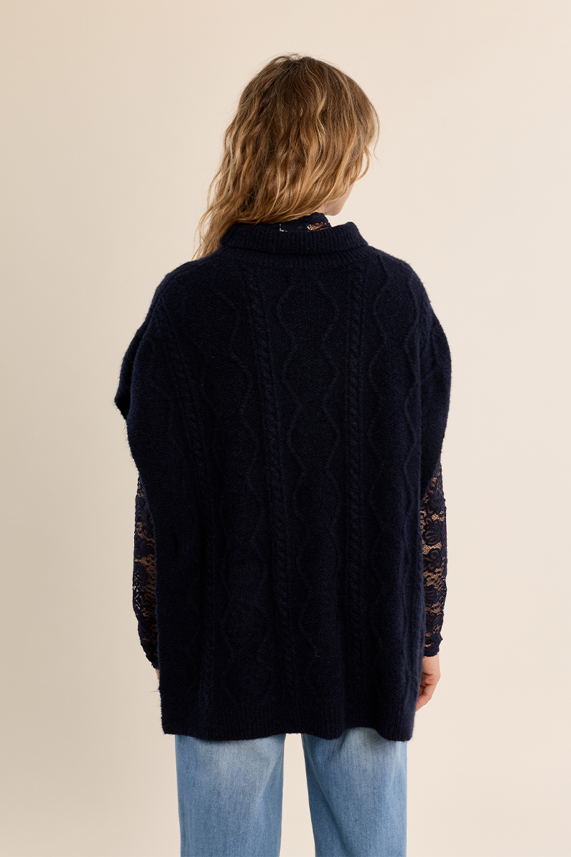Poncho doux en tricot – MOLLY BRACKEN Poncho doux en tricot – MOLLY BRACKEN