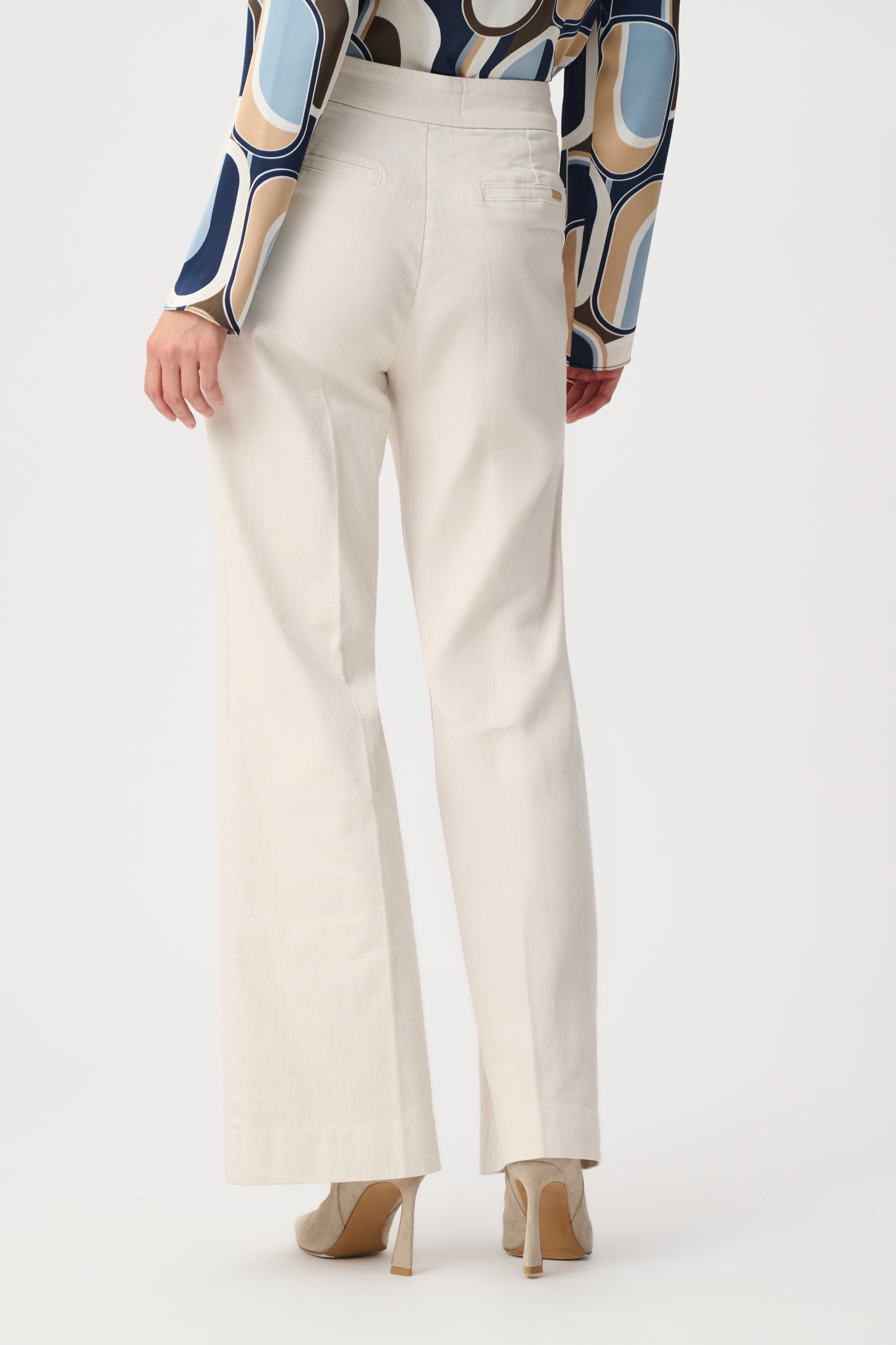 Jeans large Chloe taille haute – JOSEPH RIBKOFF Jeans large Chloe taille haute – JOSEPH RIBKOFF
