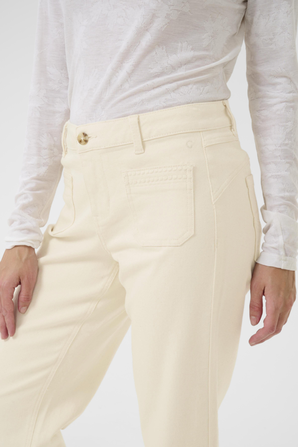 Jean Natalia en tissu sergé – CREAM Jean Natalia en tissu sergé – CREAM
