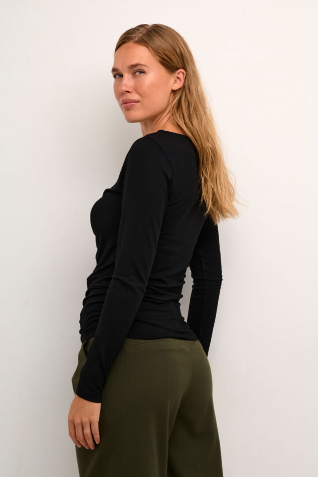 Chandail Olivia avec ligne sur le devant - KAFFE Chandail Olivia avec ligne sur le devant - KAFFE