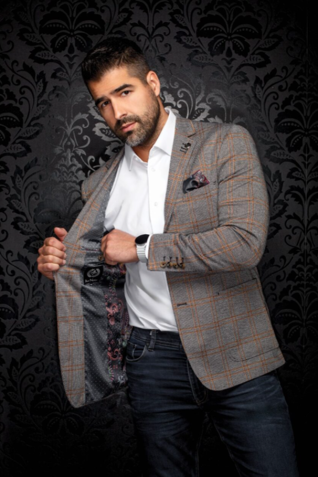 Veston Brosnan - AU NOIR Veston Brosnan - AU NOIR