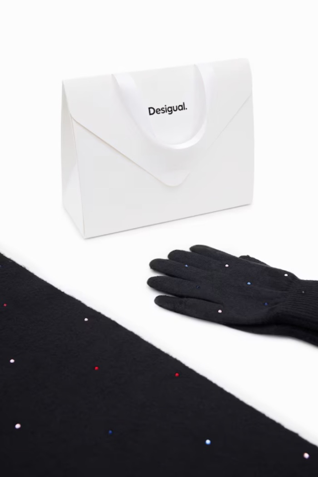 Ensemble de foulard et gants avec brillant - DESIGUAL Ensemble de foulard et gants avec brillant - DESIGUAL