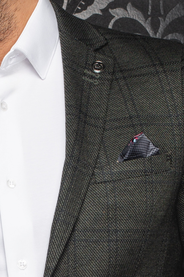 Veston Brosnan - AU NOIR Veston Brosnan - AU NOIR