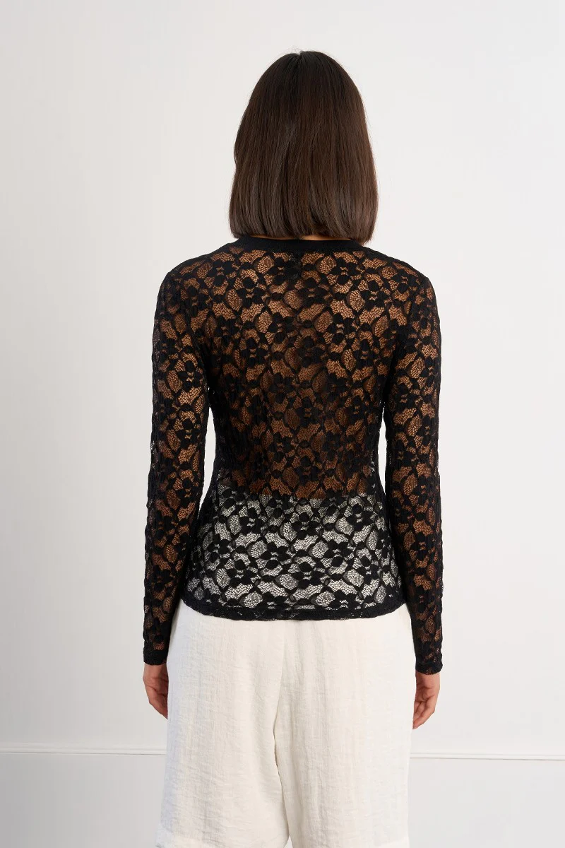 Haut en dentelle – MOLLY BRACKEN