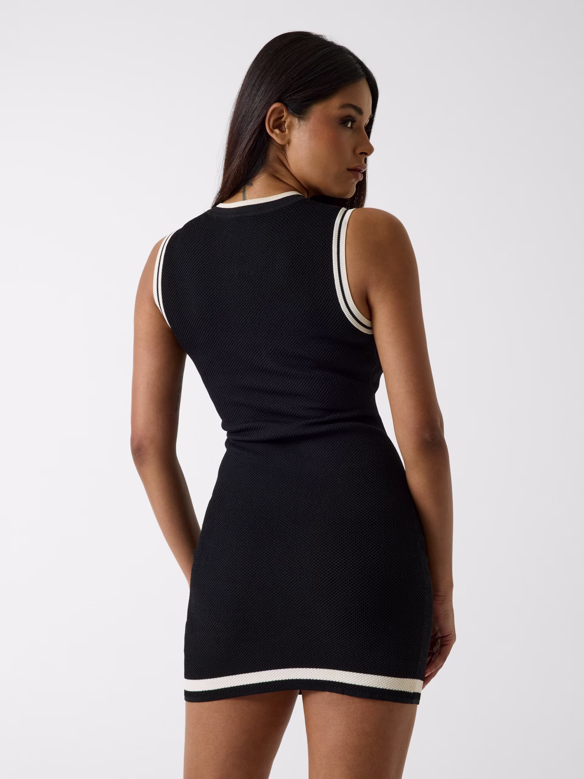 Robe courte stylisée – GUESS