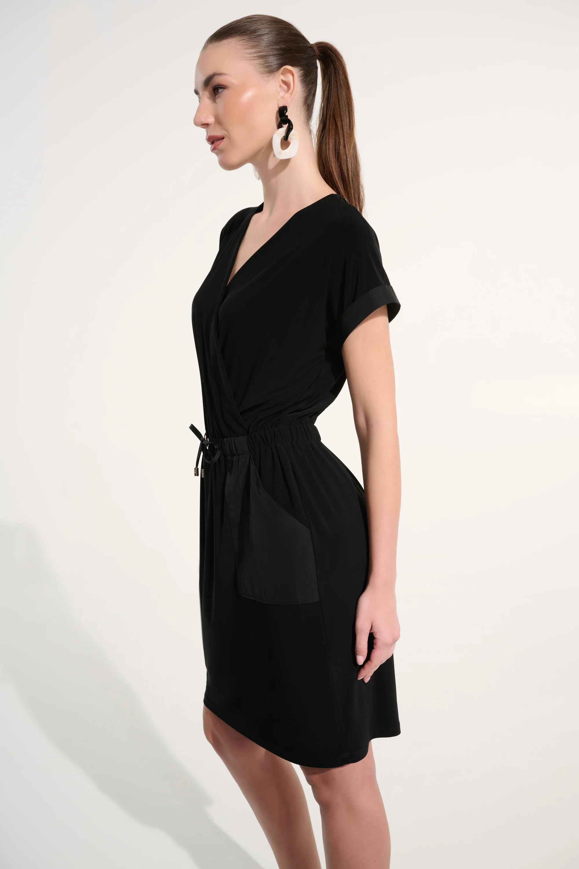 Robe cache-cœur chic coupe droite – JOSEPH RIBKOFF