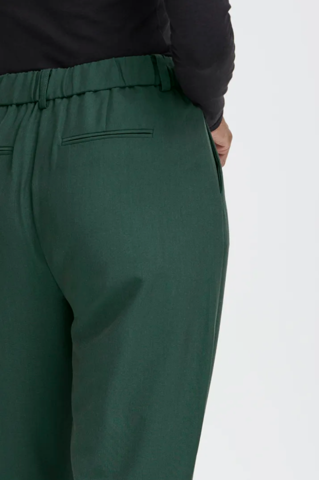 Pantalon écourté Danta – B.YOUNG